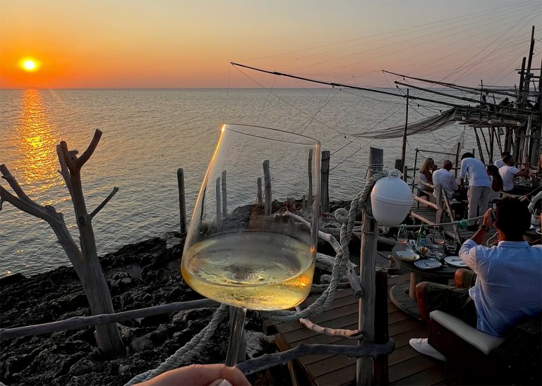Saulėlydis prie Trabucco da Mimì Gargano pakrantėje
