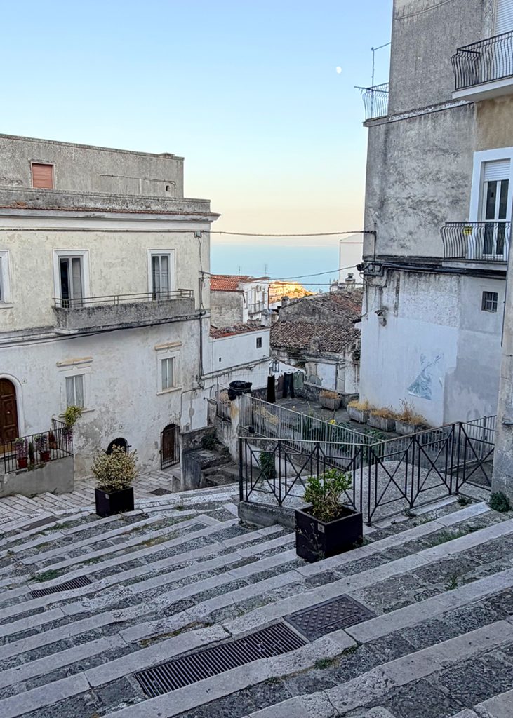 Laiptuota gatvė Monte Sant'Angelo senamiestyje