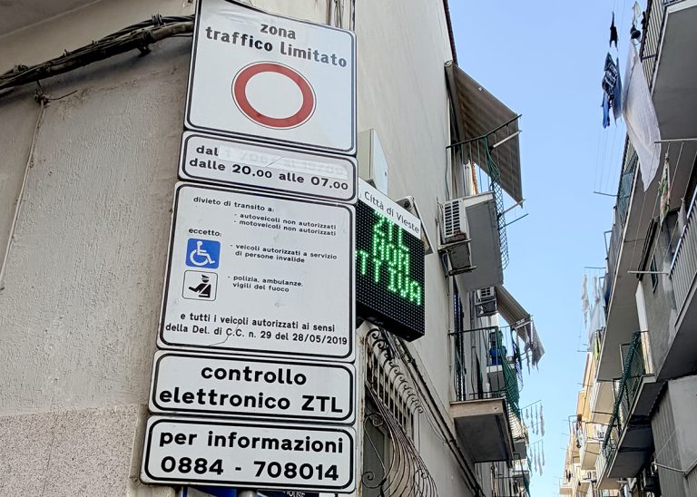 Vairavimas Apulijoje — kaip išsinuomoti automobilį ir išvengti ZTL baudų